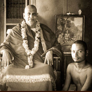 Sivananda sitting with visitors and Swami Venkatesananda