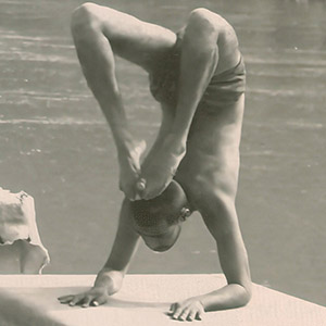 Swami Vishnu-devananda demonstrates the Sorpian pose. 