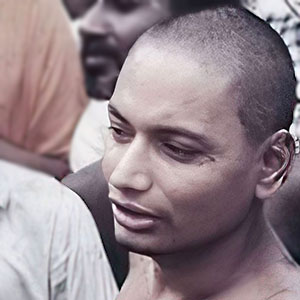 Devotees in a very dense crowd crowding in on Swami Sivananda as they offer him arati 